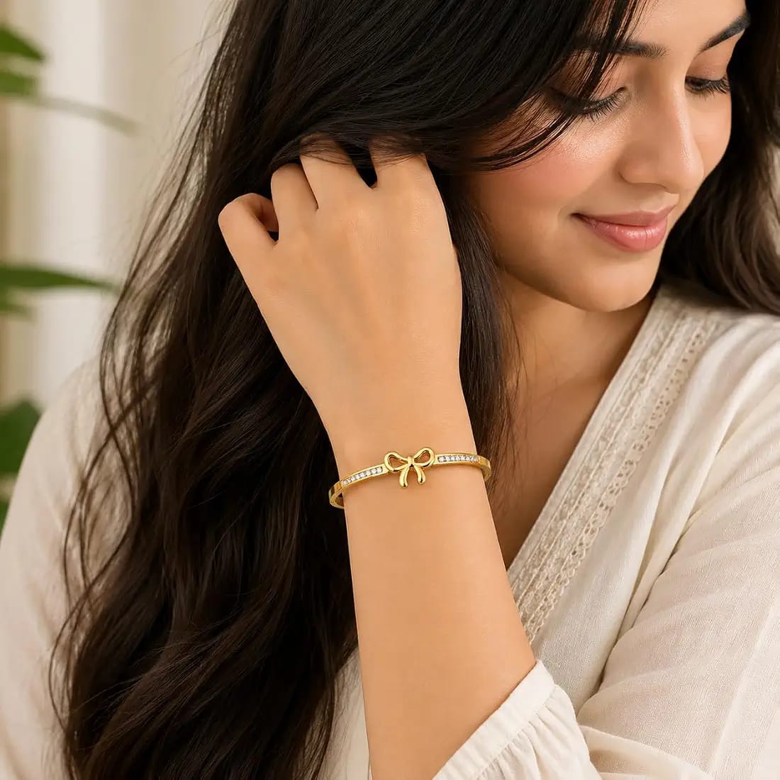 Romantic Golden Bow Bangle